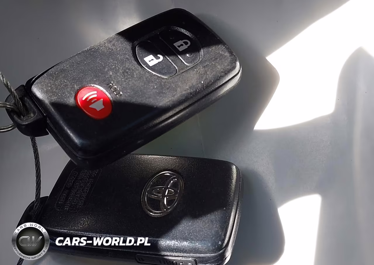 2014 Toyota Prius V Three VIN:JTDZN3EU6EJ014802 - 11
