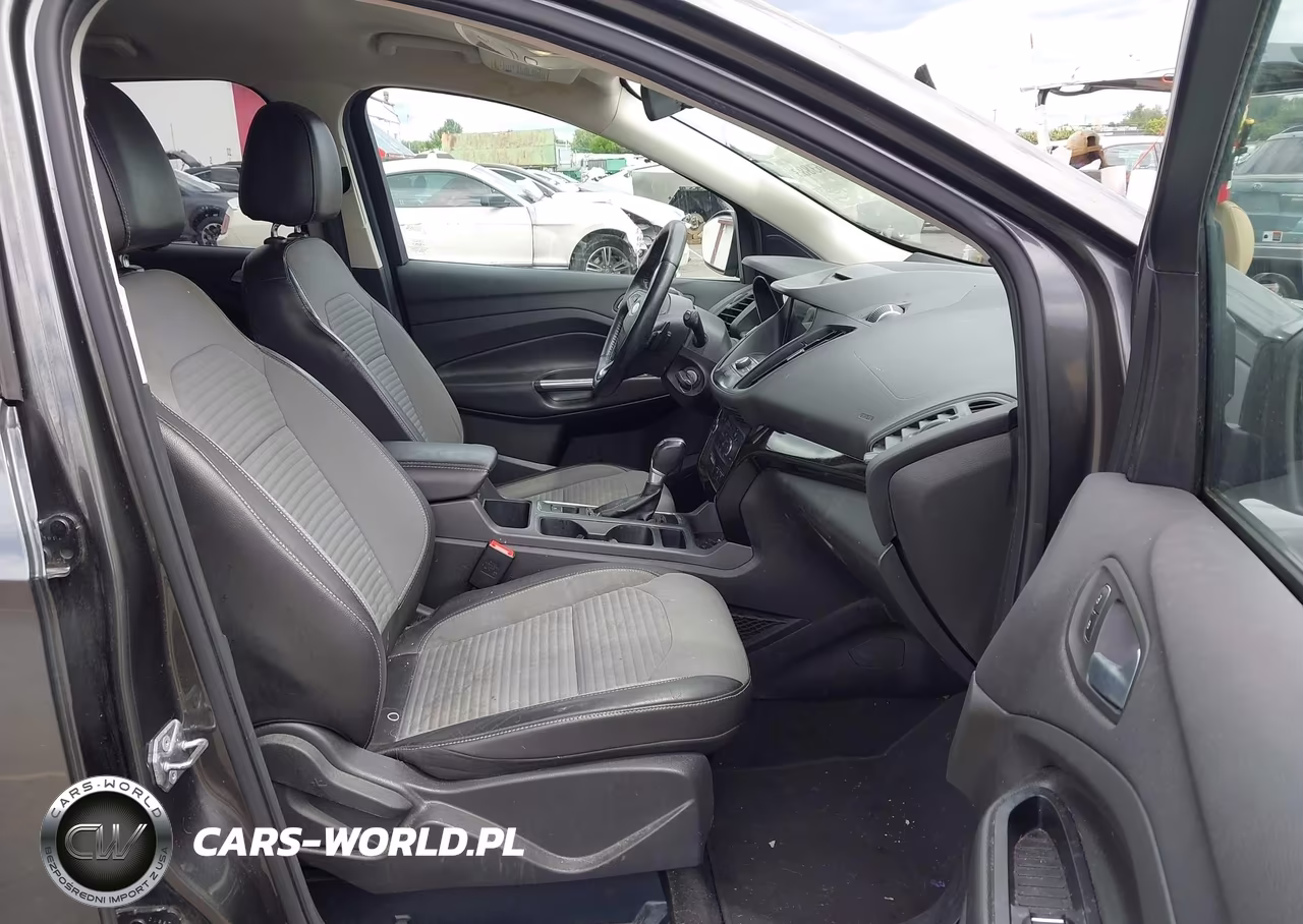 2017 Ford Escape Se VIN:1FMCU0GD5HUA46594 - 5