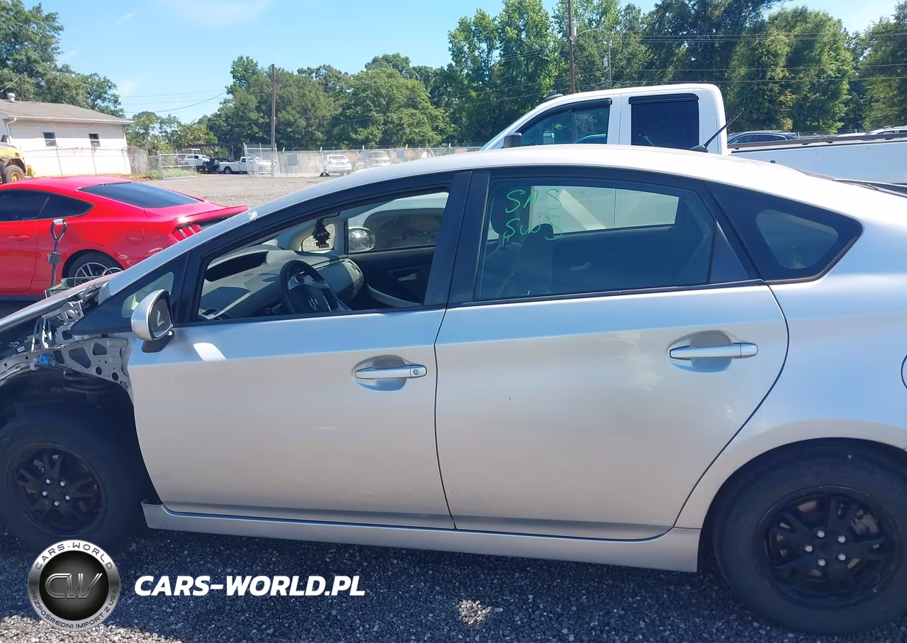2015 Toyota Prius Two VIN:JTDKN3DU1F1909022 - 14