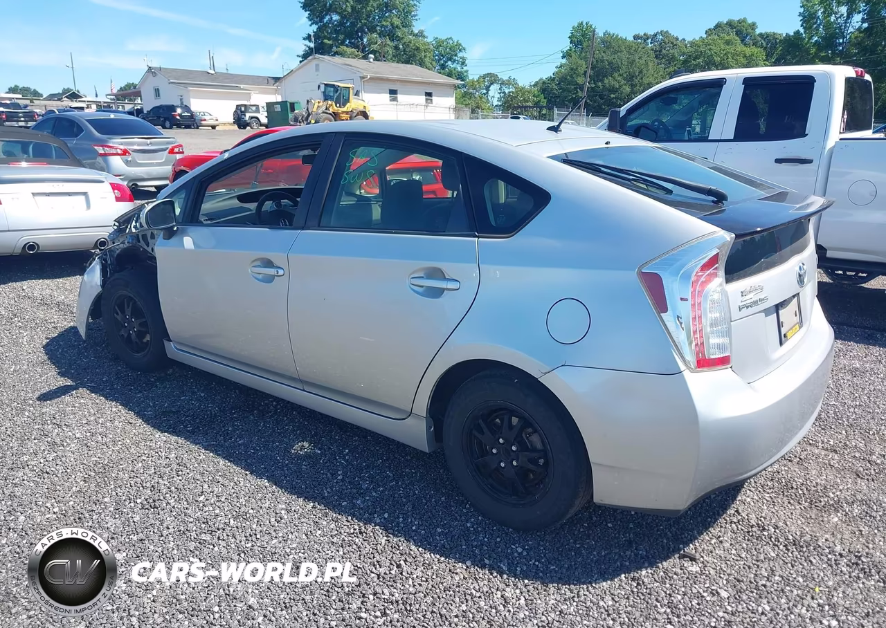 2015 Toyota Prius Two VIN:JTDKN3DU1F1909022 - 3