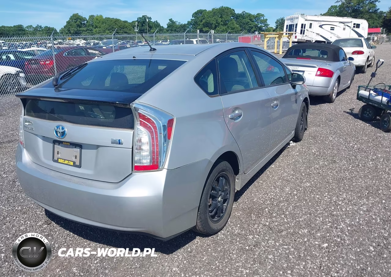 2015 Toyota Prius Two VIN:JTDKN3DU1F1909022 - 4