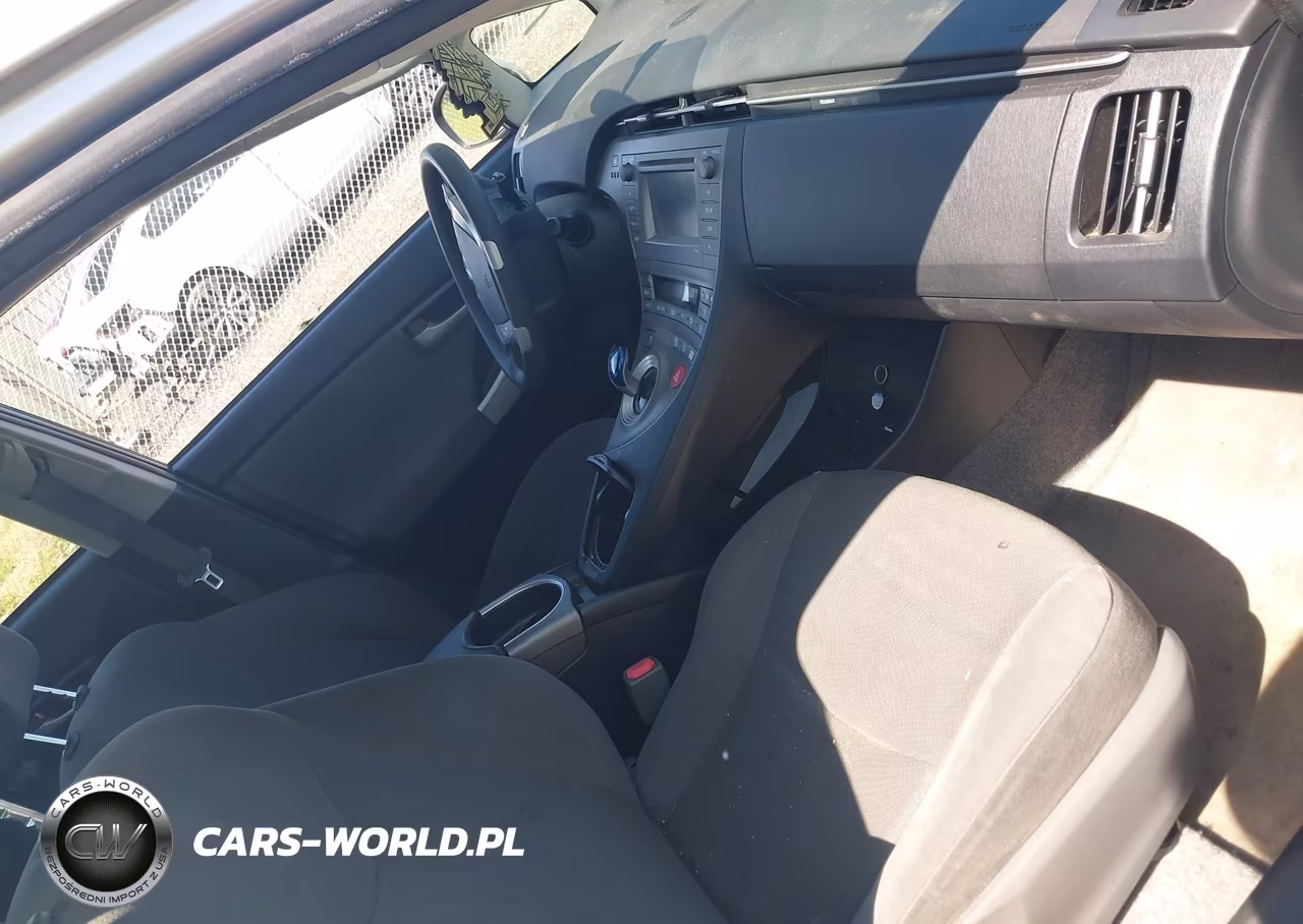 2015 Toyota Prius Two VIN:JTDKN3DU1F1909022 - 5