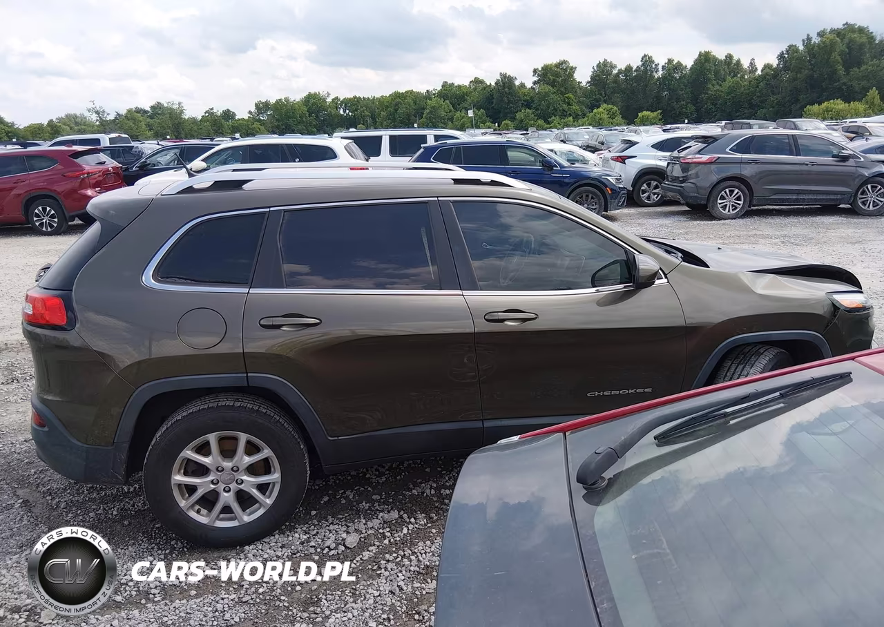 2015 Jeep Cherokee Latitude VIN:1C4PJMCS1FW545548 - 13
