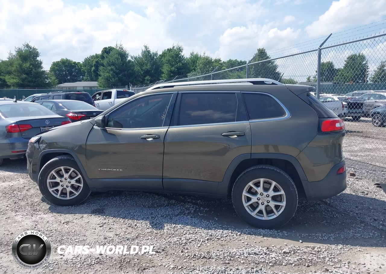 2015 Jeep Cherokee Latitude VIN:1C4PJMCS1FW545548 - 14