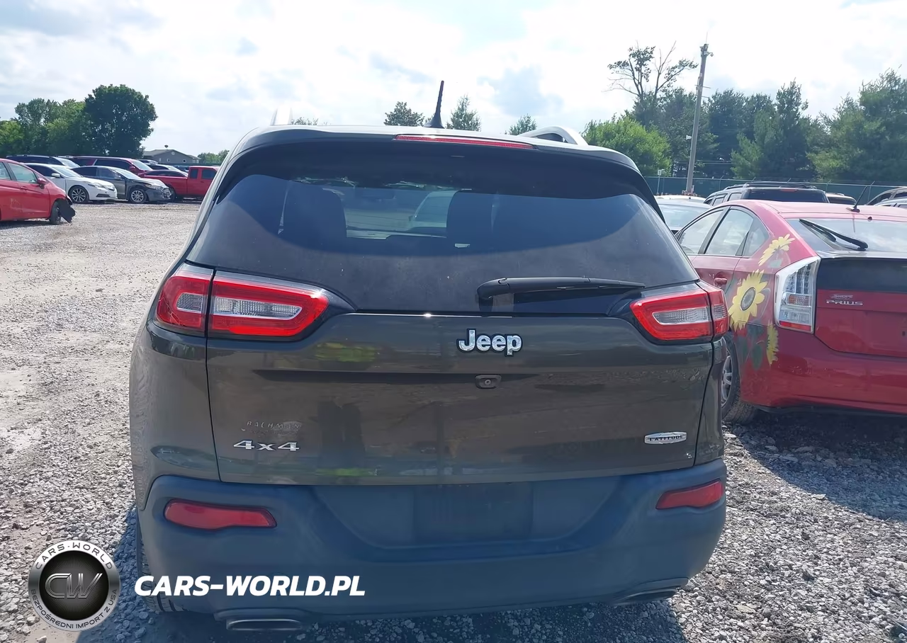 2015 Jeep Cherokee Latitude VIN:1C4PJMCS1FW545548 - 16