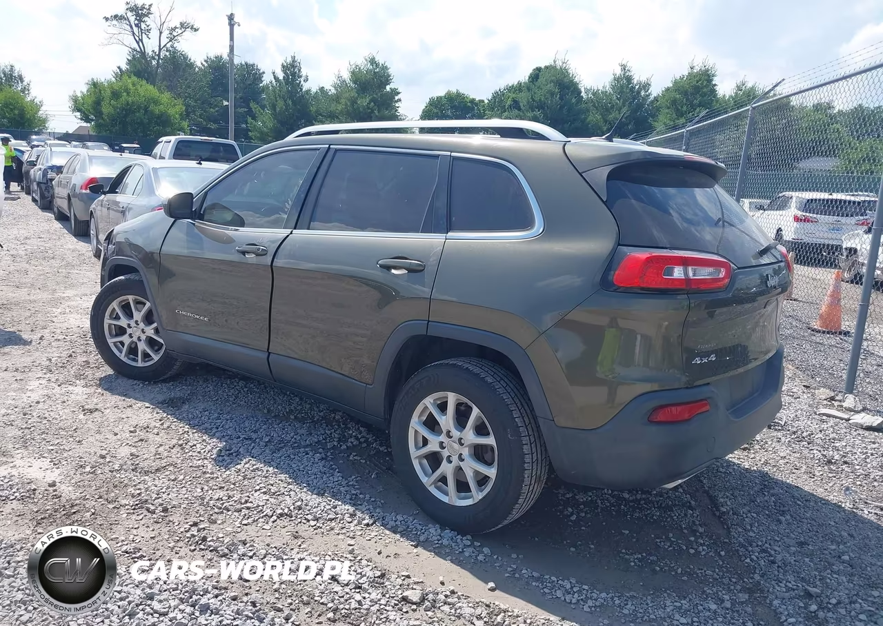 2015 Jeep Cherokee Latitude VIN:1C4PJMCS1FW545548 - 3