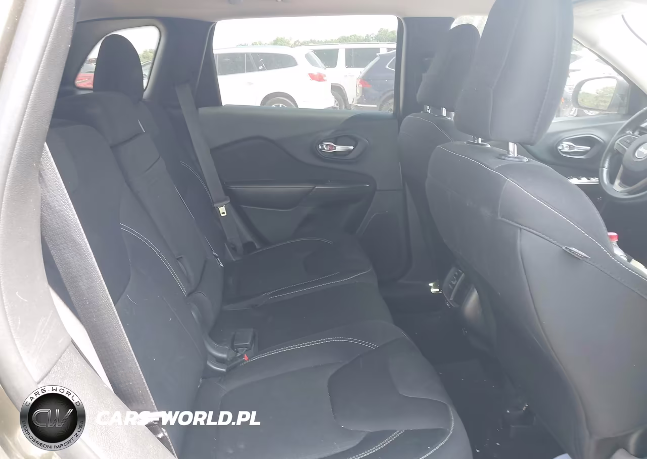 2015 Jeep Cherokee Latitude VIN:1C4PJMCS1FW545548 - 8