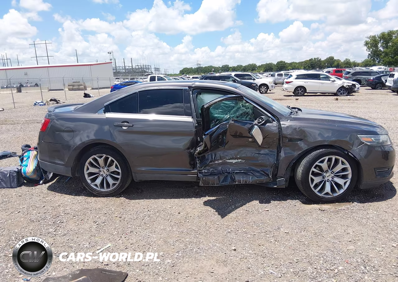 2016 Ford Taurus Limited VIN:1FAHP2F8XGG105112 - 14