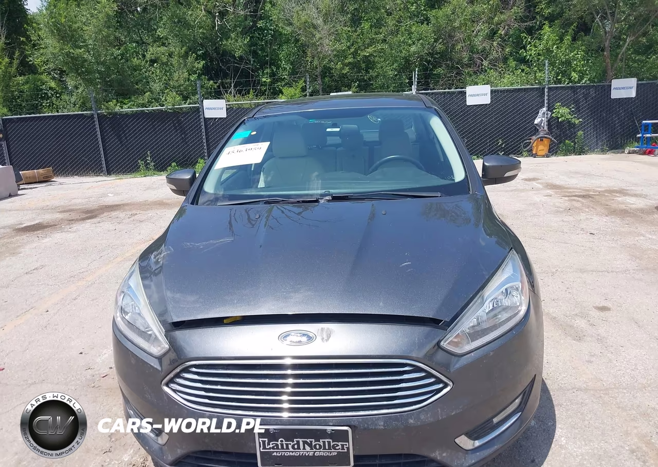2018 Ford Focus Titanium VIN:1FADP3J27JL294517 - 13