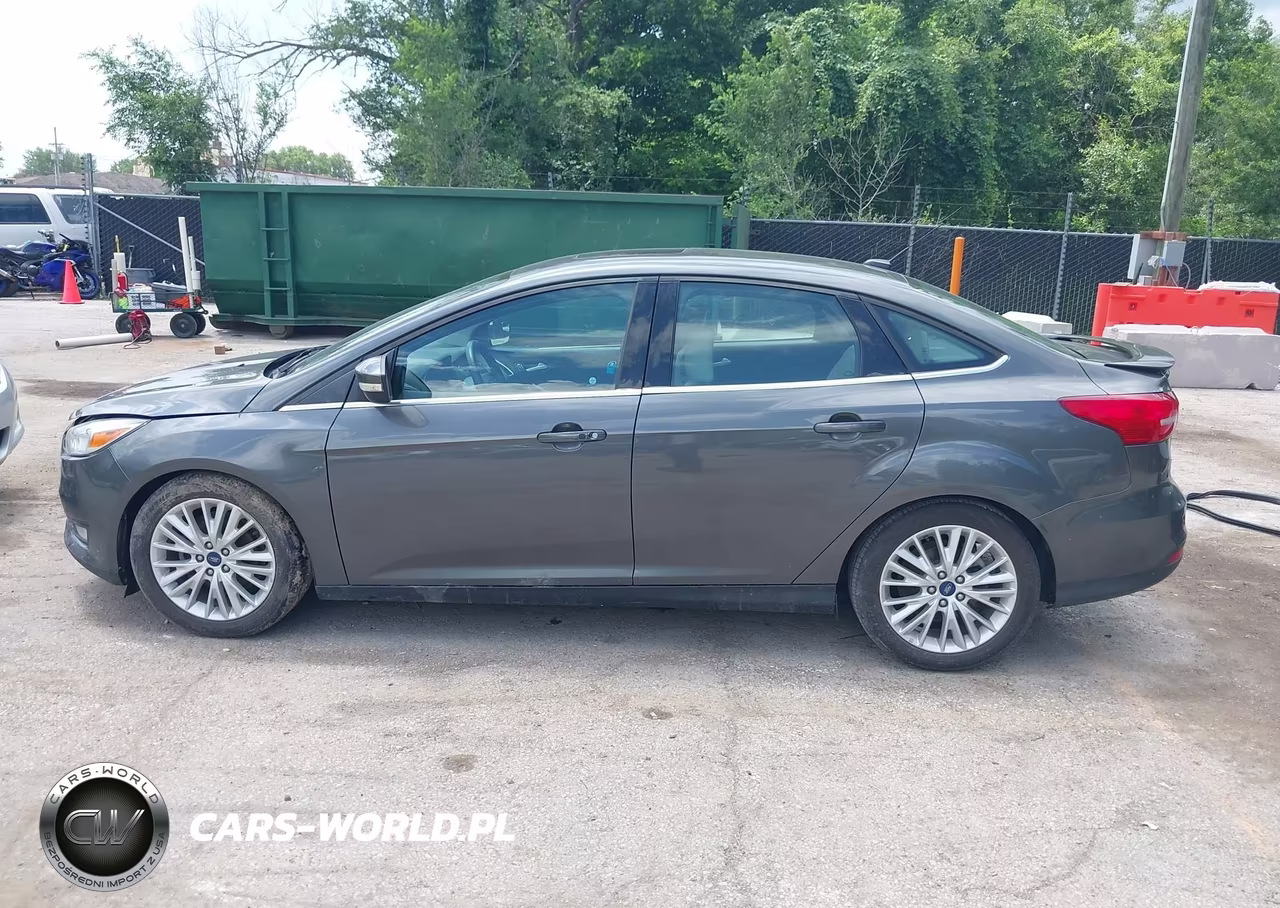 2018 Ford Focus Titanium VIN:1FADP3J27JL294517 - 15