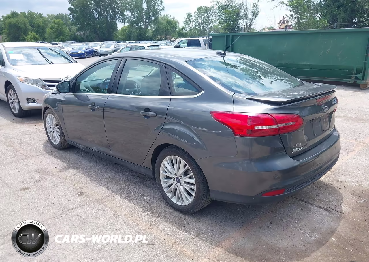 2018 Ford Focus Titanium VIN:1FADP3J27JL294517 - 3