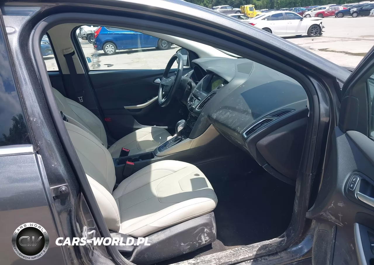 2018 Ford Focus Titanium VIN:1FADP3J27JL294517 - 5