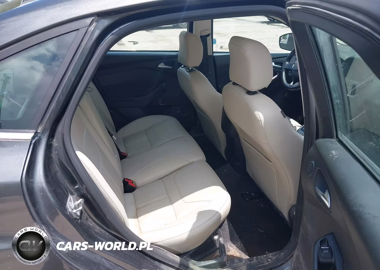 2018 Ford Focus Titanium VIN:1FADP3J27JL294517 - 8