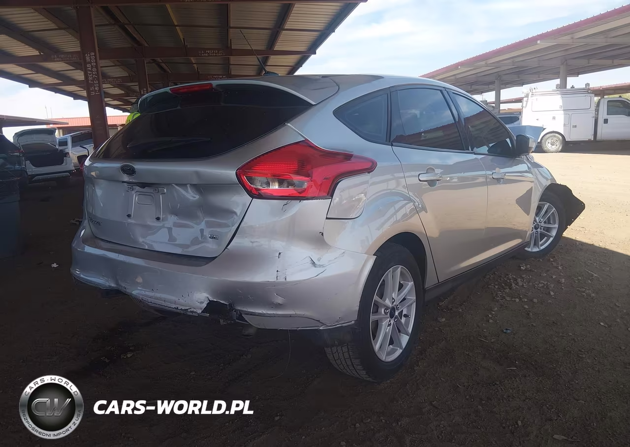 2018 Ford Focus Se VIN:1FADP3K29JL207859 - 4
