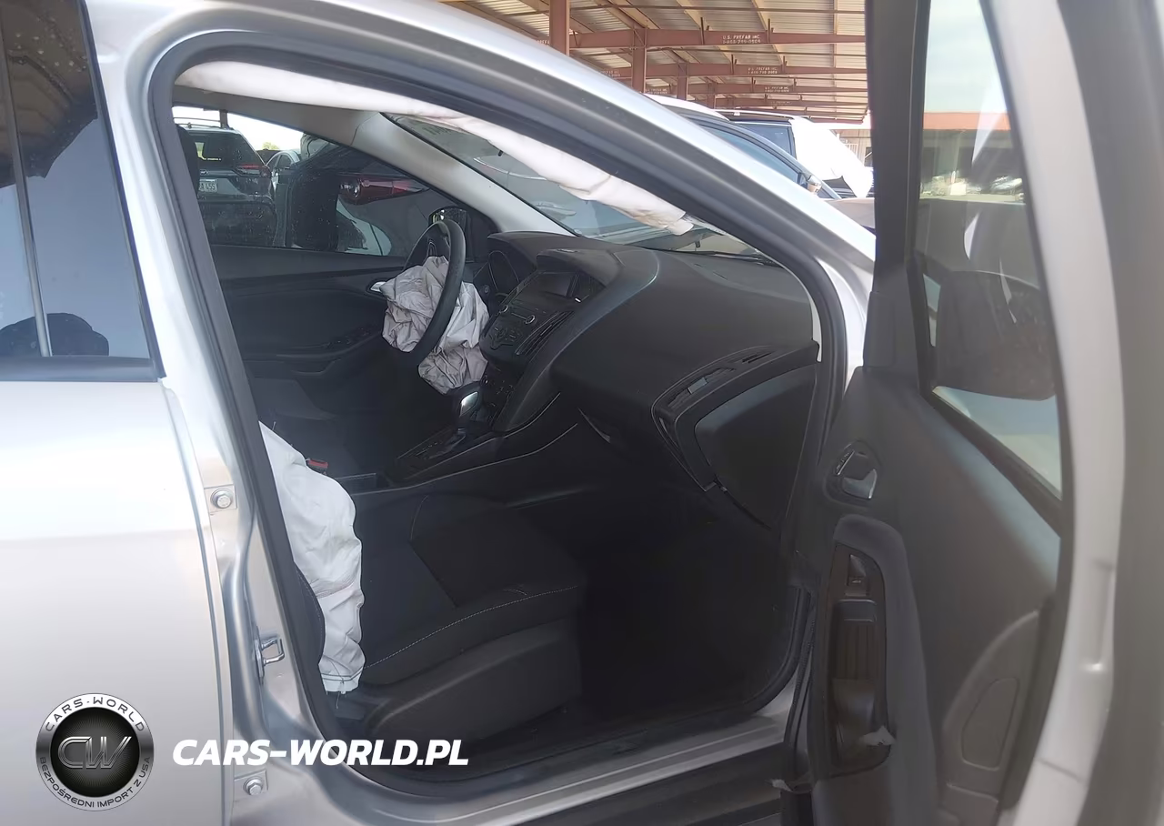 2018 Ford Focus Se VIN:1FADP3K29JL207859 - 5