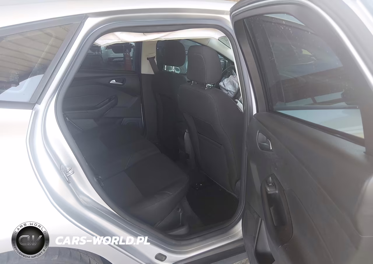 2018 Ford Focus Se VIN:1FADP3K29JL207859 - 8