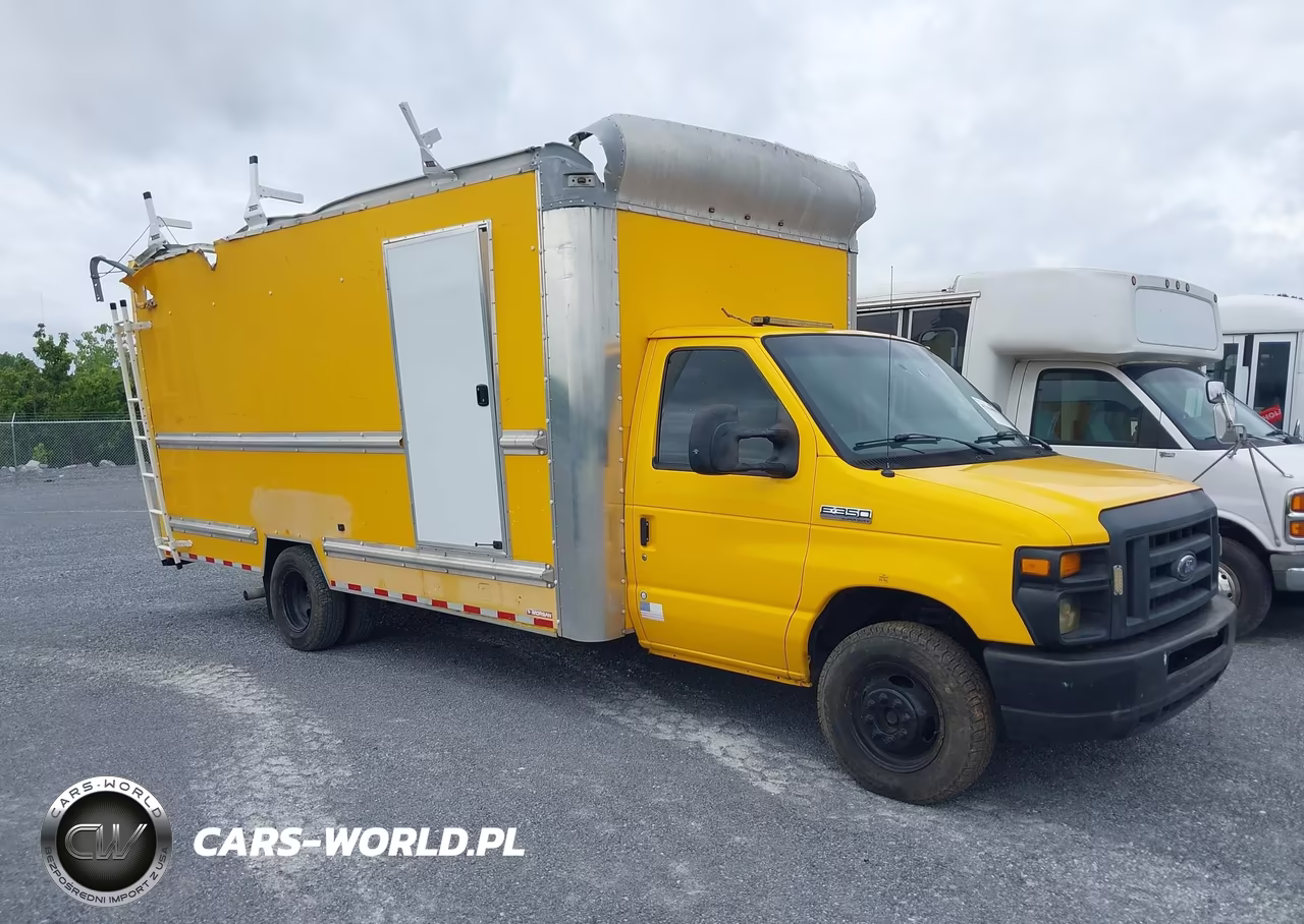 2015 Ford E-350 Cutaway – zdjęcie 1 z 20