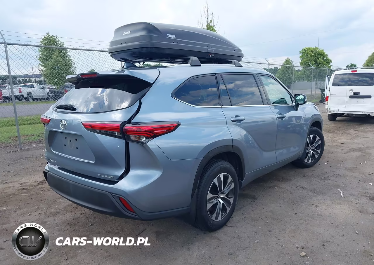 2022 Toyota Highlander Xle VIN:5TDGZRBH4NS249871 - 4