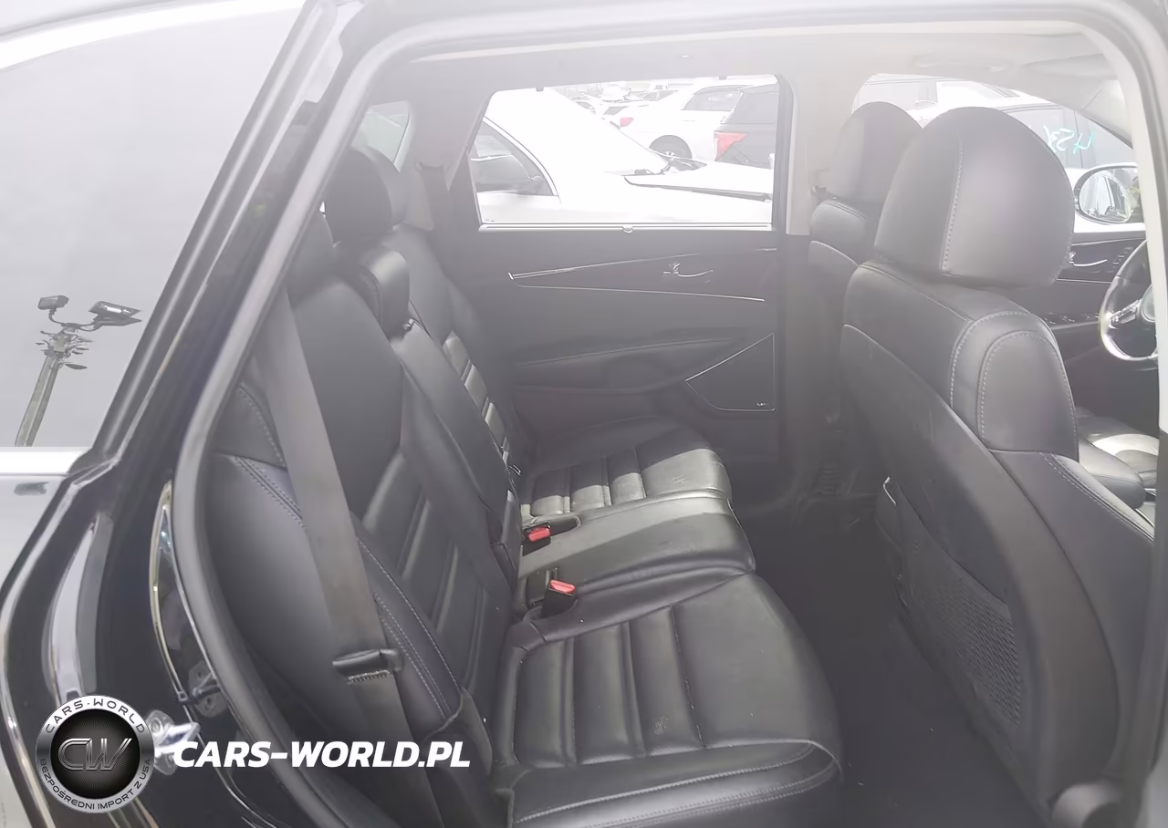 2018 Kia Sorento 3.3L Sx VIN:5XYPKDA50JG349083 - 8
