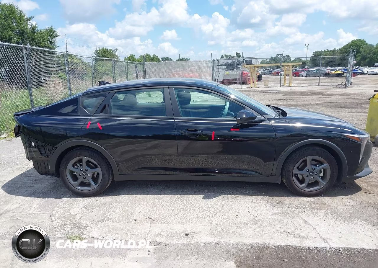 2025 Kia K4 Lxs VIN:3KPFT4DE1SE203259 - 14