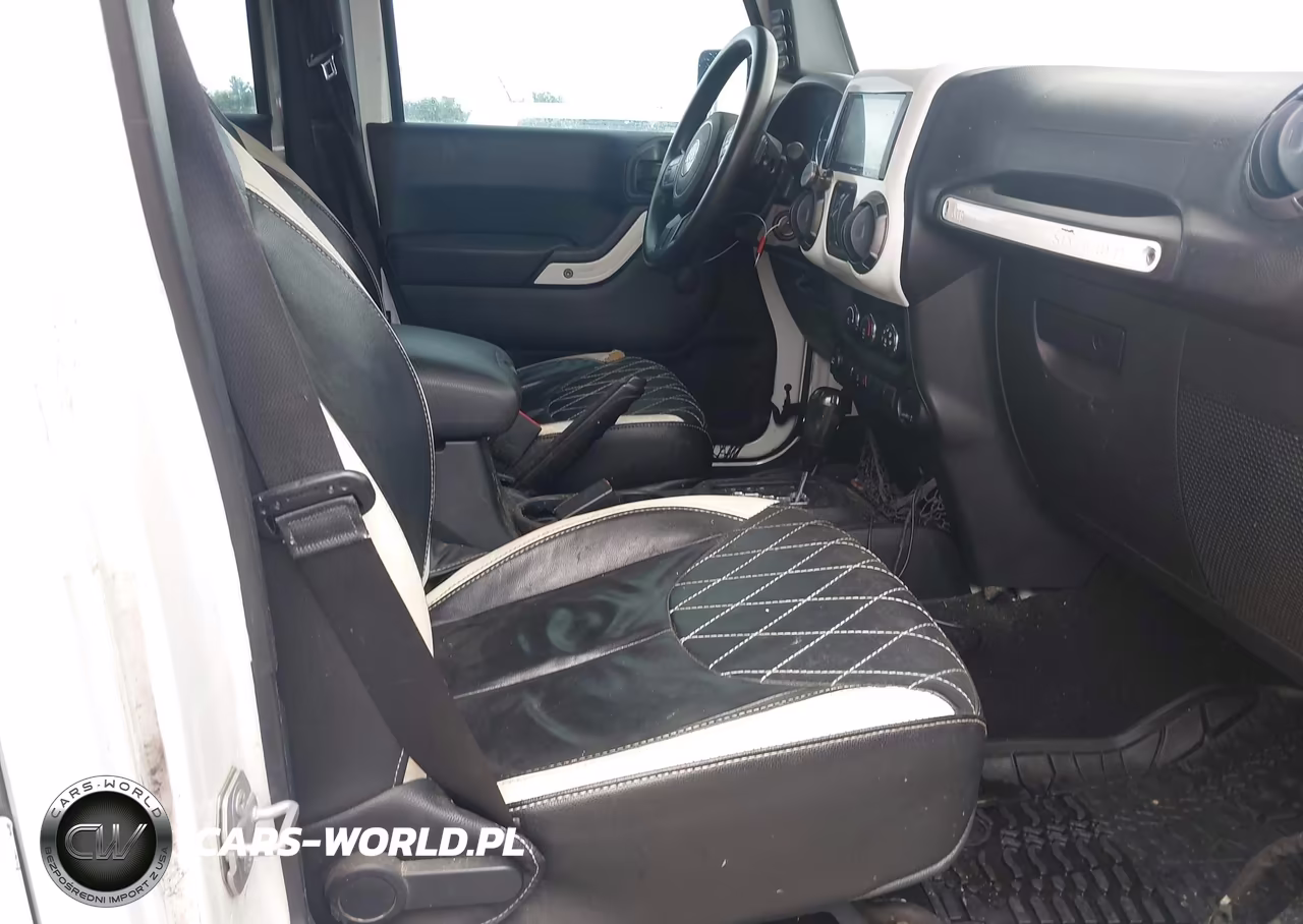 2016 Jeep Wrangler Unlimited Sport VIN:1C4BJWDG0GL157245 - 5