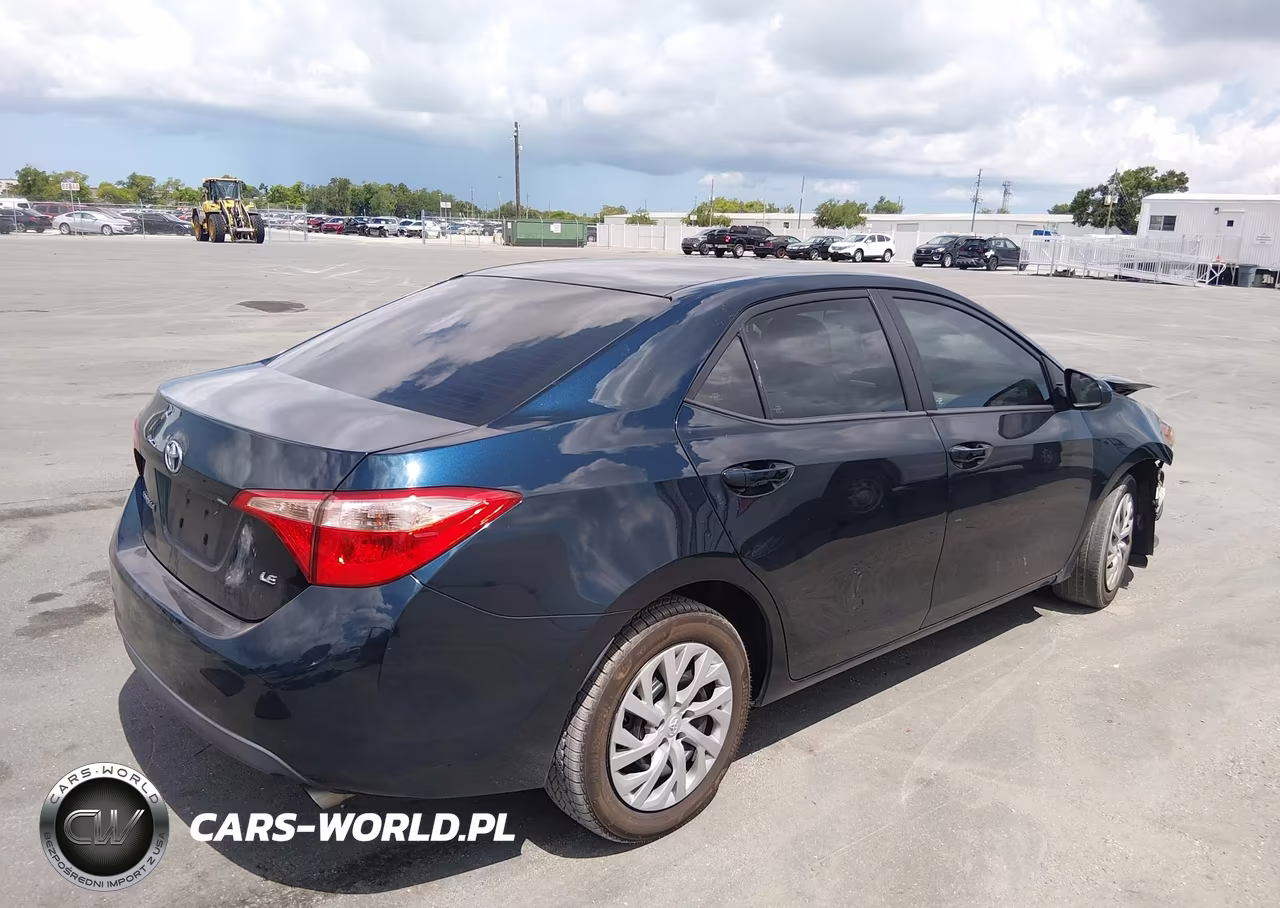 2017 Toyota Corolla Le VIN:2T1BURHE0HC792461 - 4