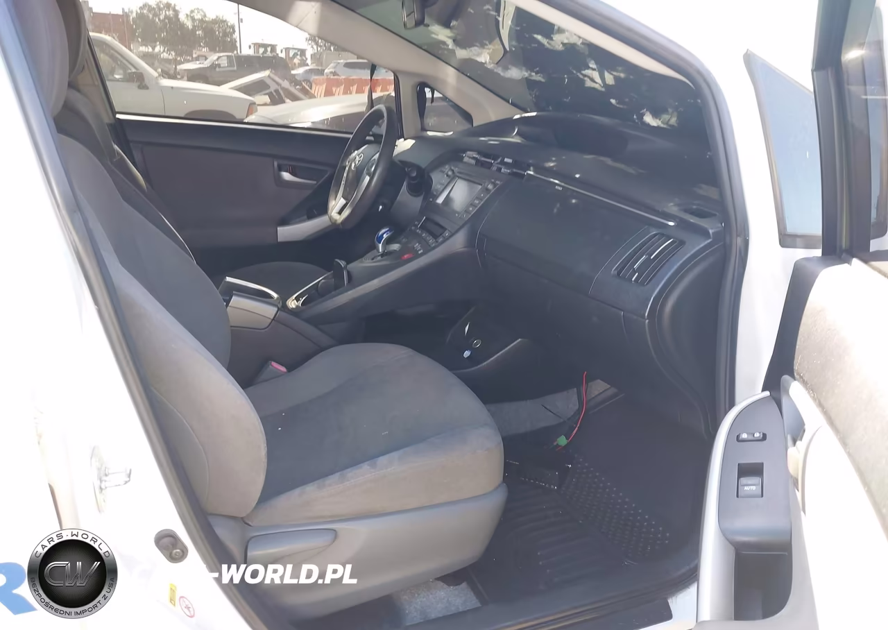 2014 Toyota Prius Two VIN:JTDKN3DUXE0385471 - 5