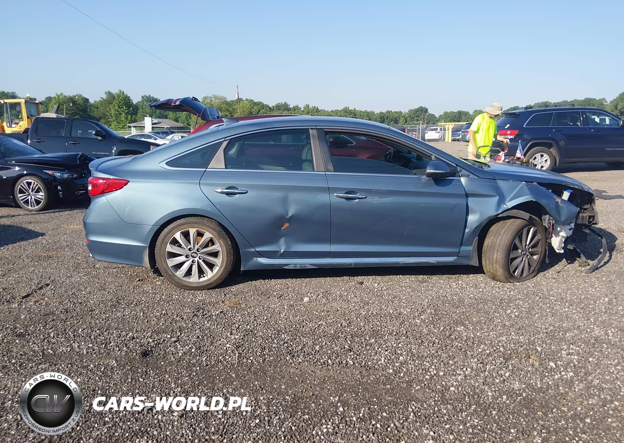 2015 Hyundai Sonata Sport VIN:5NPE34AF7FH130490 - 13