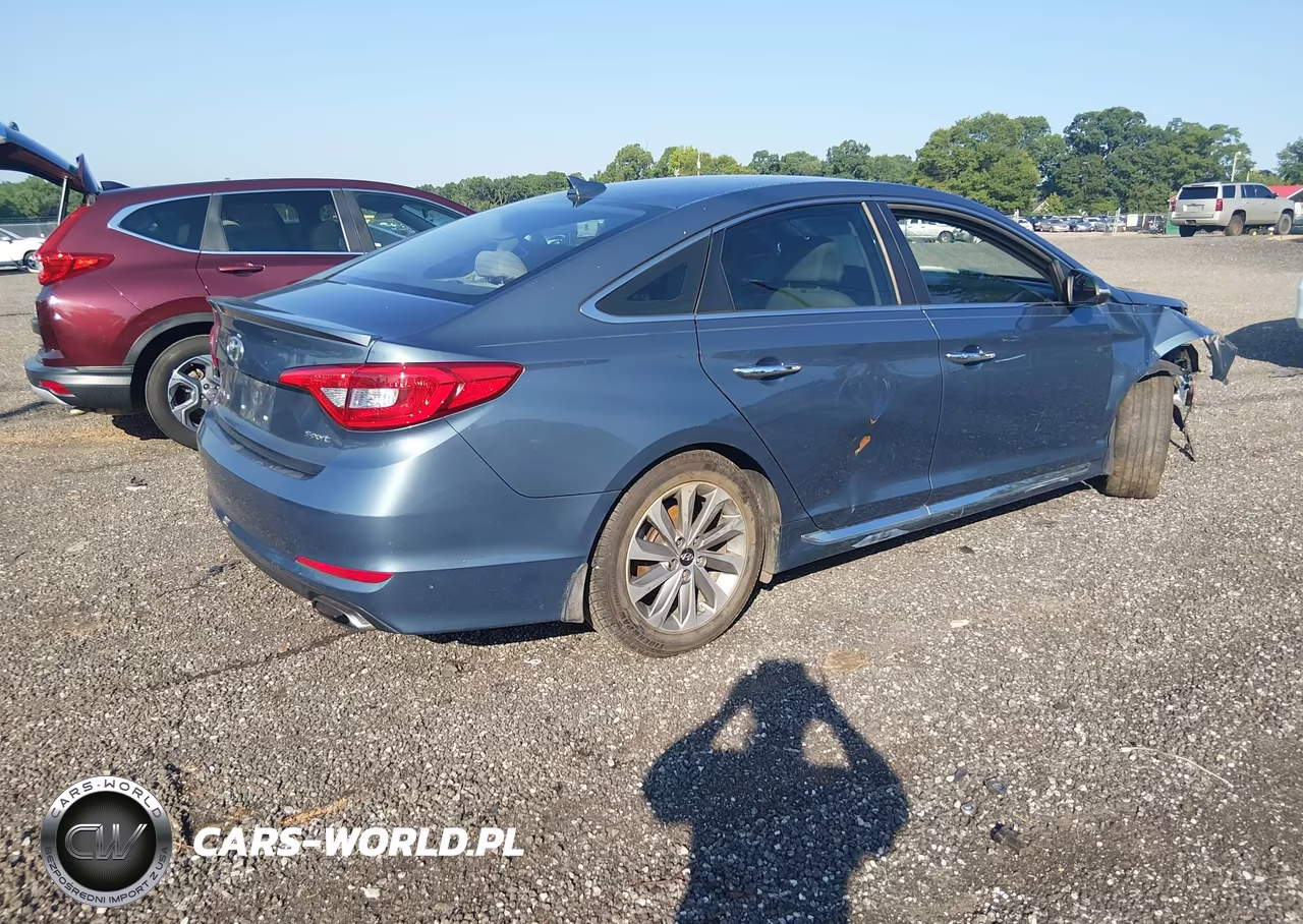 2015 Hyundai Sonata Sport VIN:5NPE34AF7FH130490 - 4