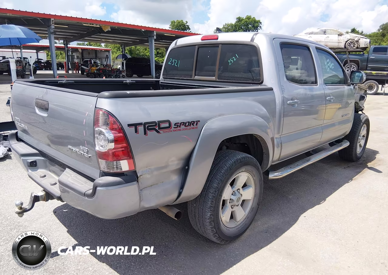 2015 Toyota Tacoma Prerunner V6 VIN:5TFJU4GN8FX069326 - 4