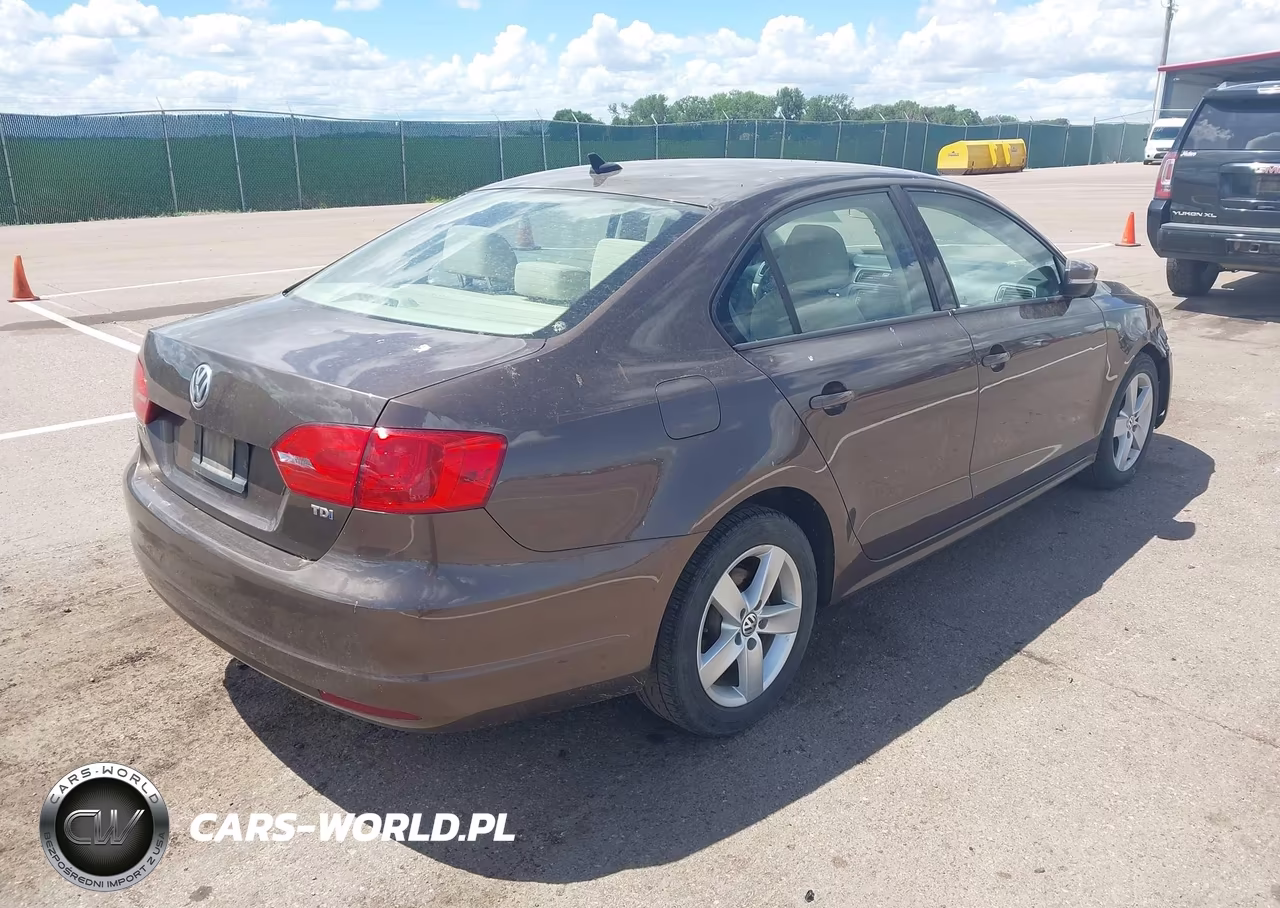 2011 Volkswagen Jetta 2.0L Tdi Le VIN:3VWLL7AJ1BM075761 - 4