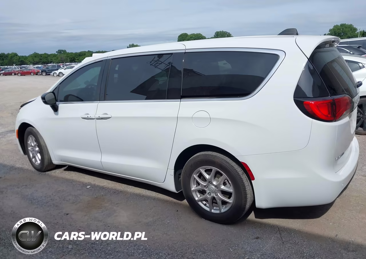 2025 Chrysler Voyager Lx VIN:2C4RC1CG8SR576635 - 13