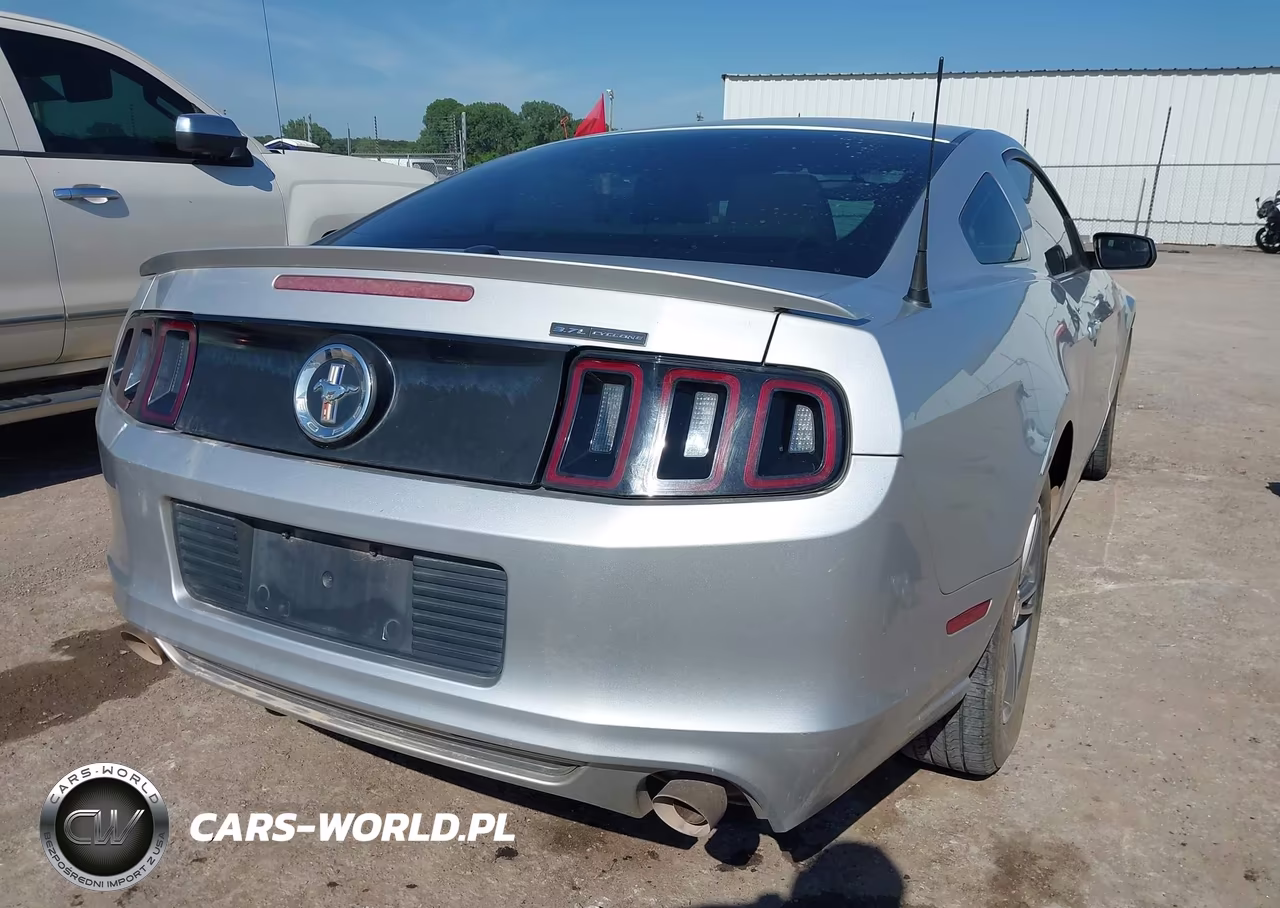 2013 Ford Mustang V6 Premium VIN:1ZVBP8AM6D5239675 - 4
