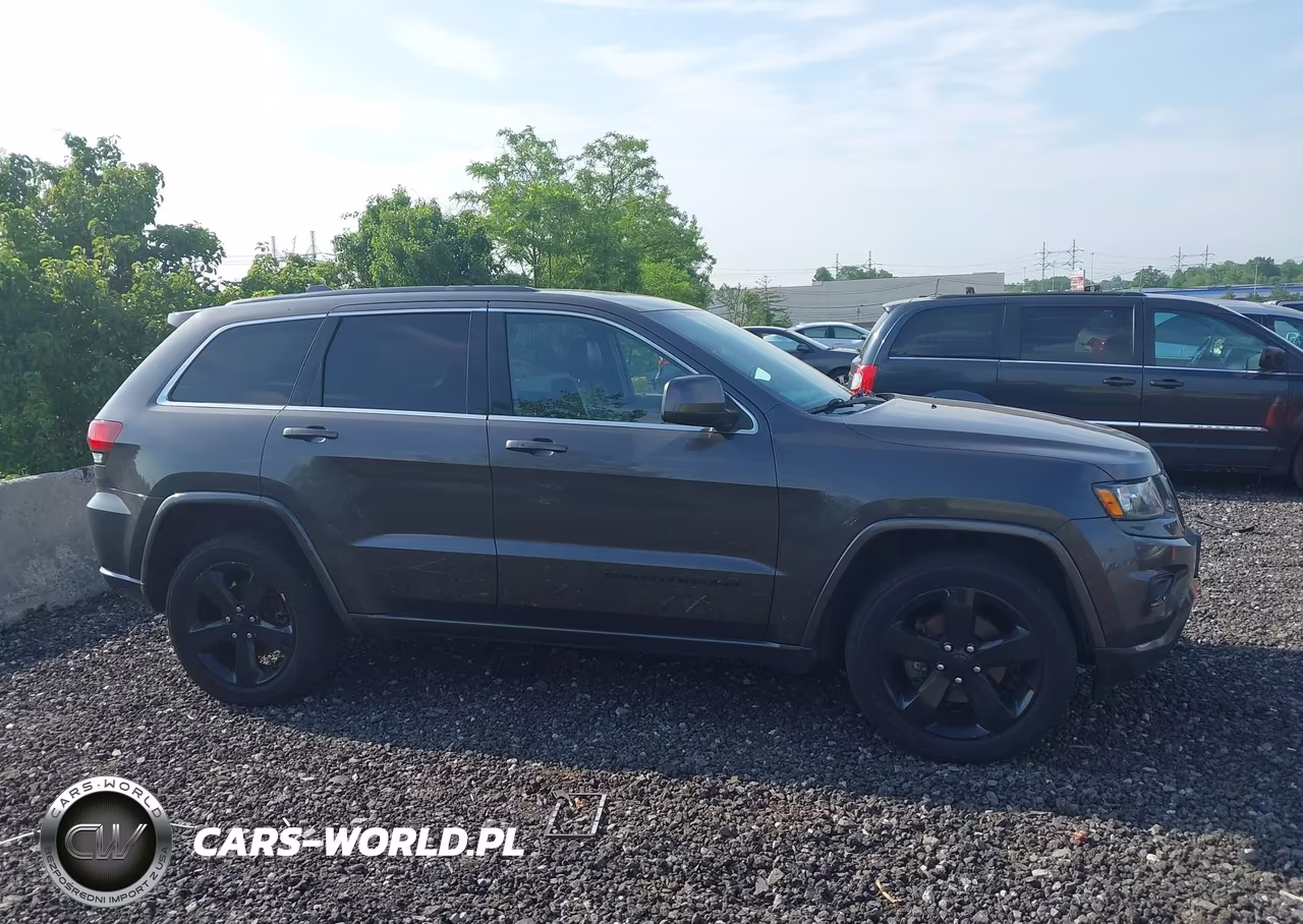 2015 Jeep Grand Cherokee Altitude VIN:1C4RJFAG8FC206242 - 13