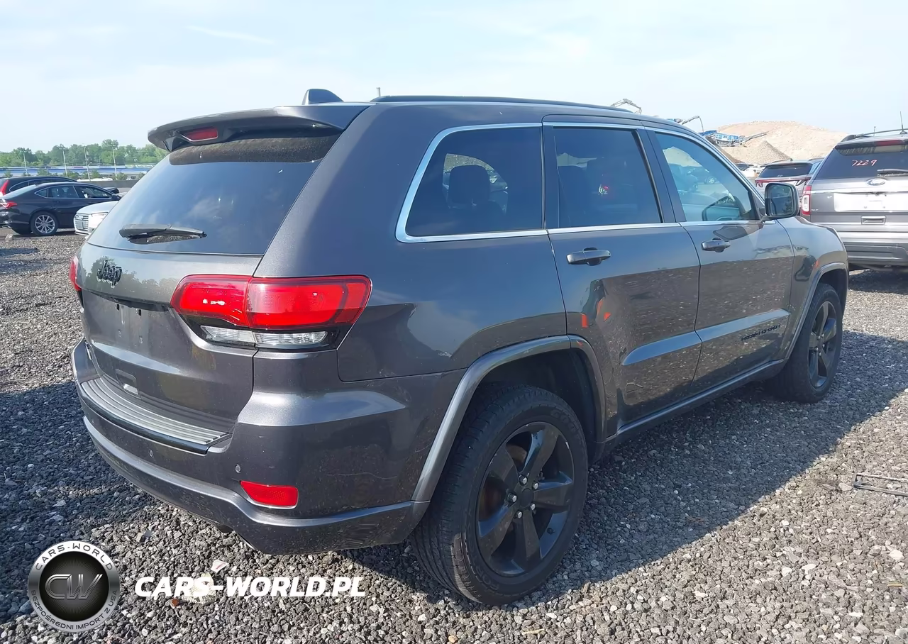 2015 Jeep Grand Cherokee Altitude VIN:1C4RJFAG8FC206242 - 4