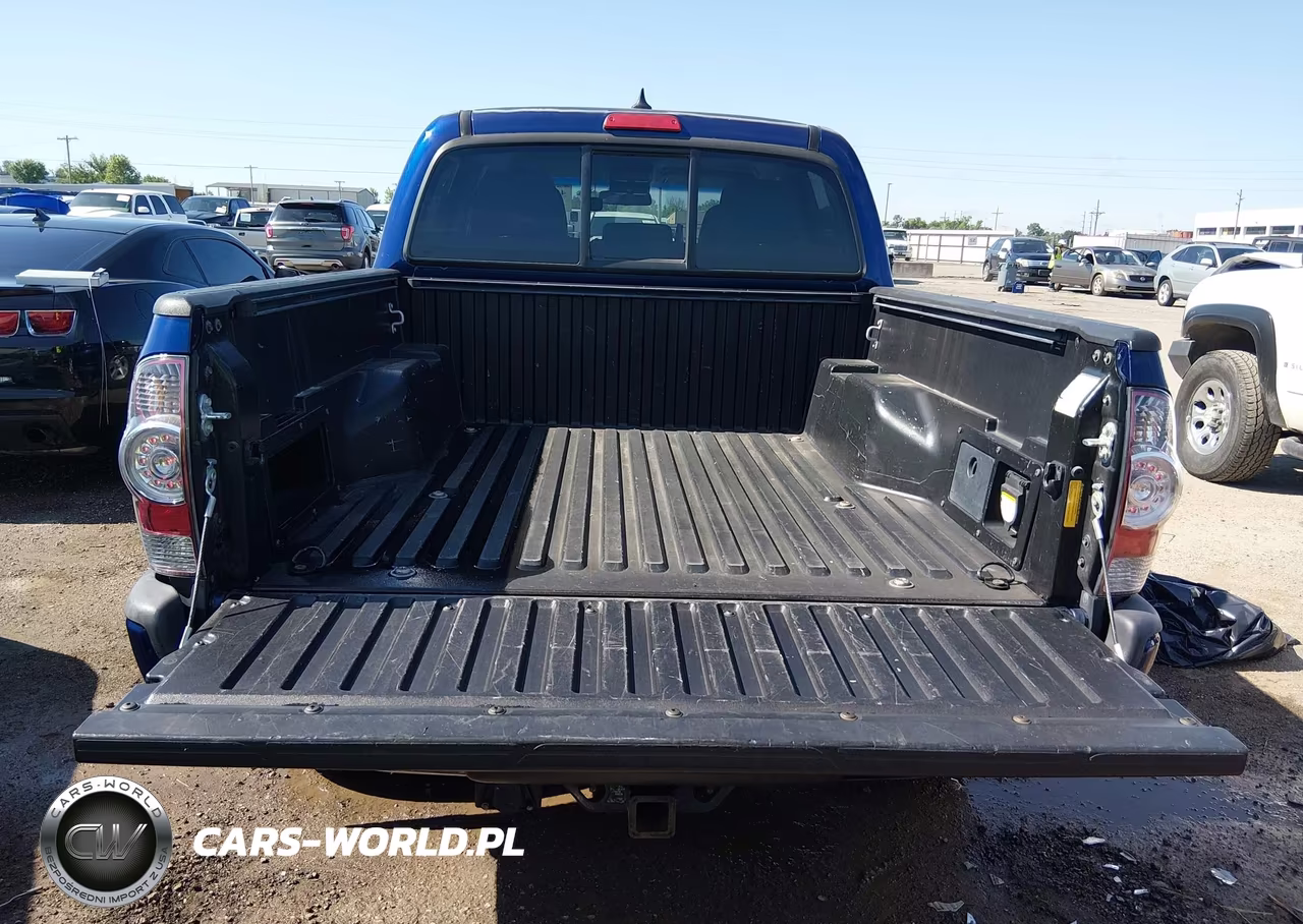 2015 Toyota Tacoma Base V6 VIN:3TMLU4EN0FM189784 - 17