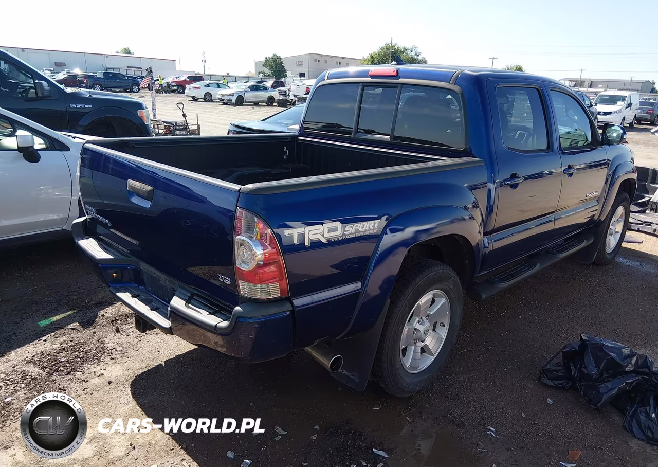 2015 Toyota Tacoma Base V6 VIN:3TMLU4EN0FM189784 - 4
