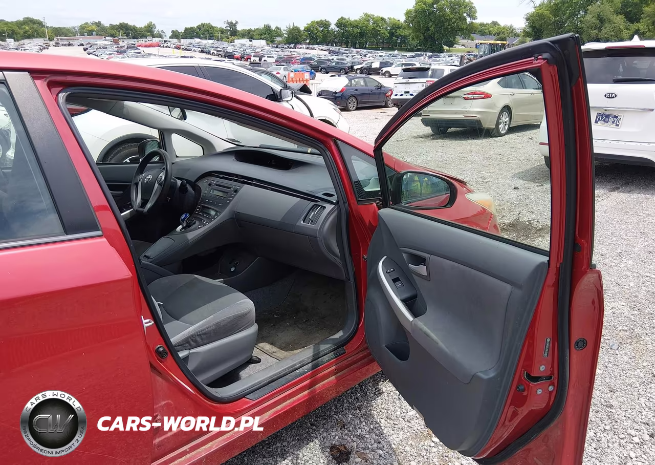 2011 Toyota Prius Two VIN:JTDKN3DU0B5360822 - 5