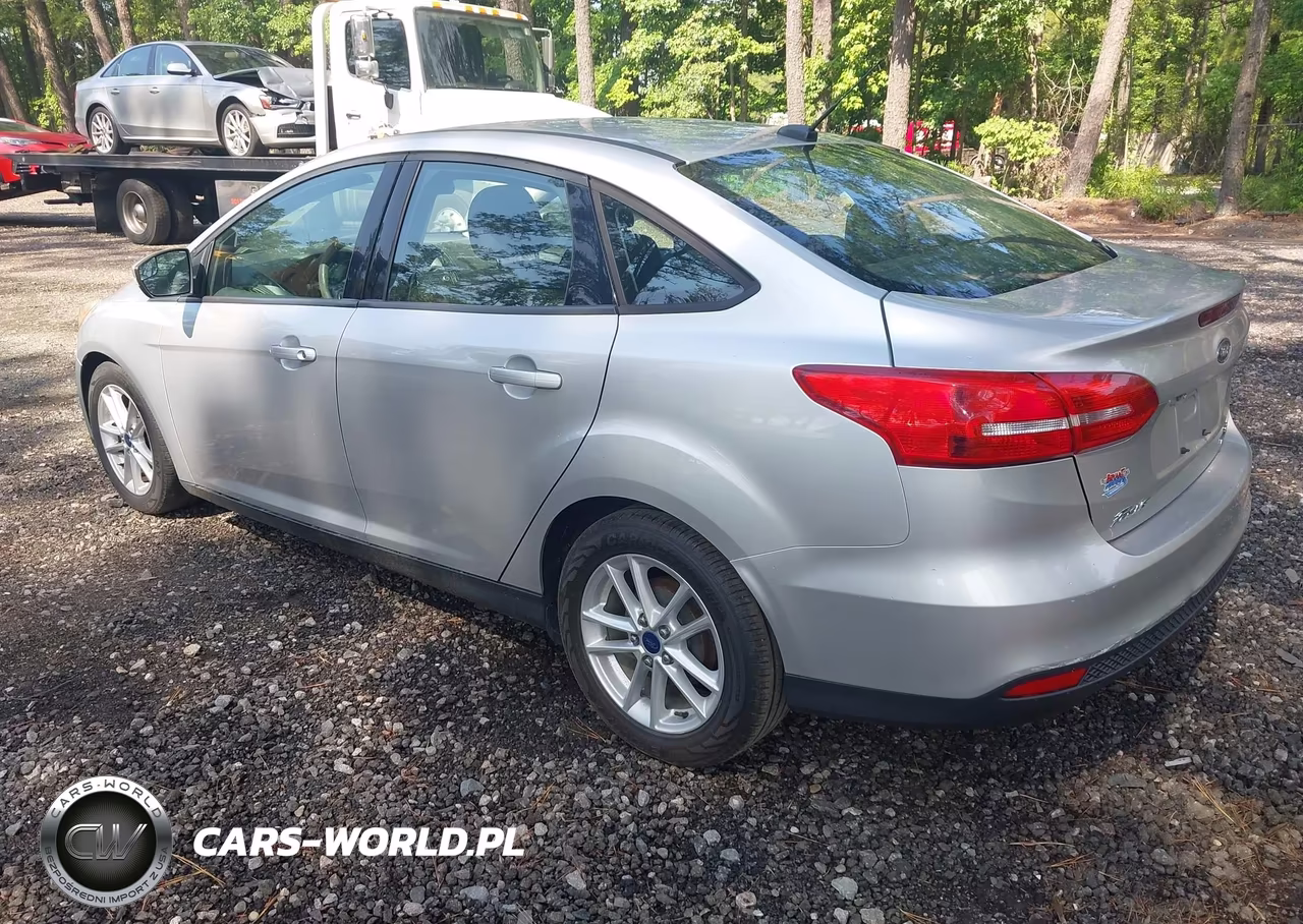 2015 Ford Focus Se VIN:1FADP3F26FL282973 - 3