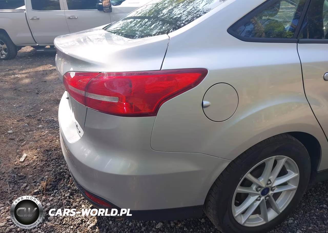 2015 Ford Focus Se VIN:1FADP3F26FL282973 - 6