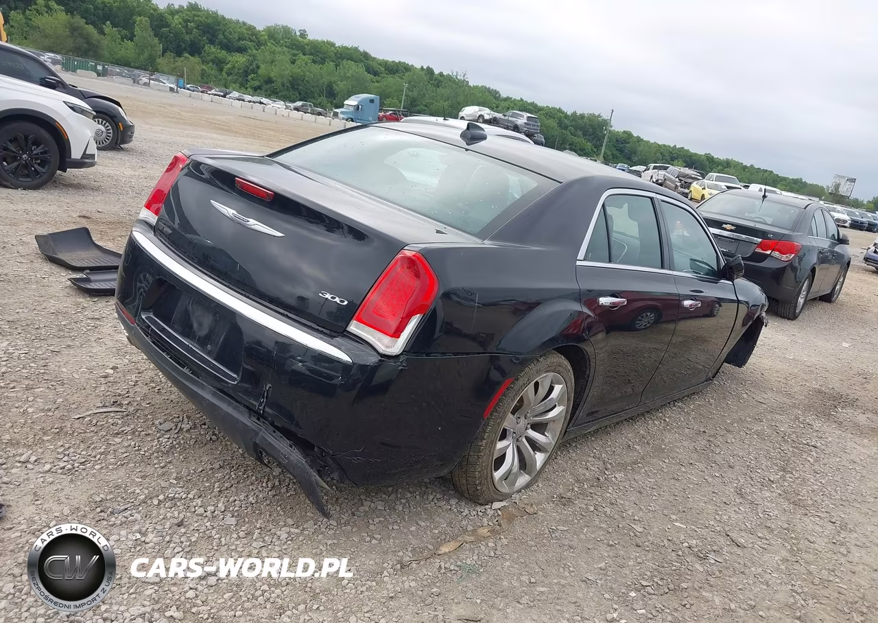 2019 Chrysler 300 Limited VIN:2C3CCAEG8KH698098 - 4