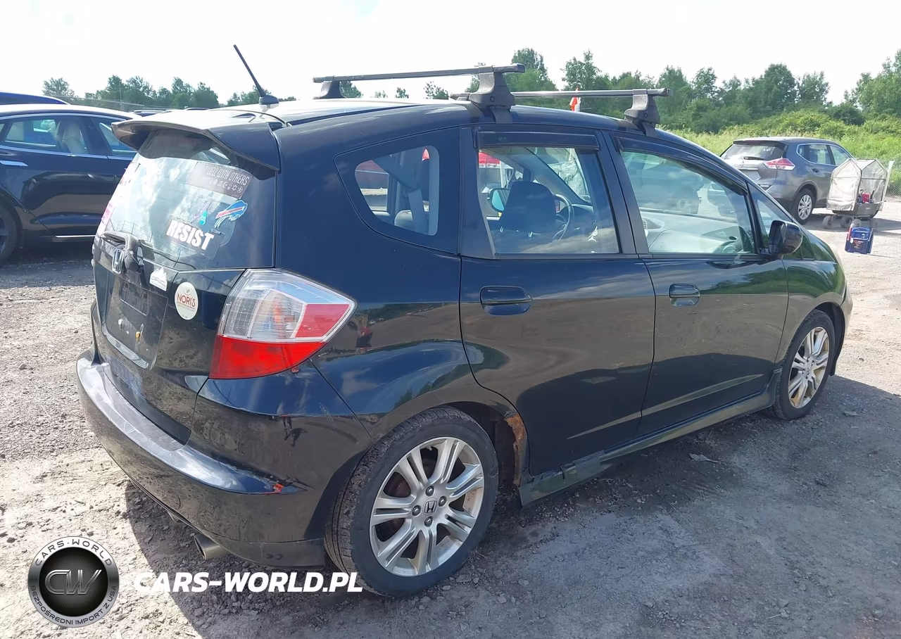 2010 Honda Fit Sport VIN:JHMGE8H44AC022670 - 4