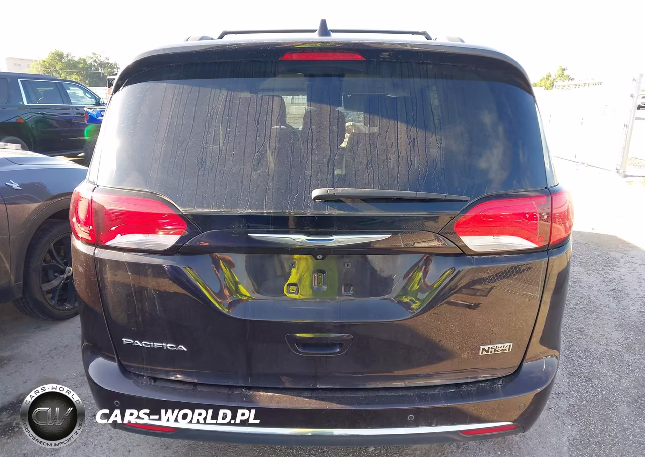 2017 Chrysler Pacifica Touring-L VIN:2C4RC1BG2HR644910 - 16