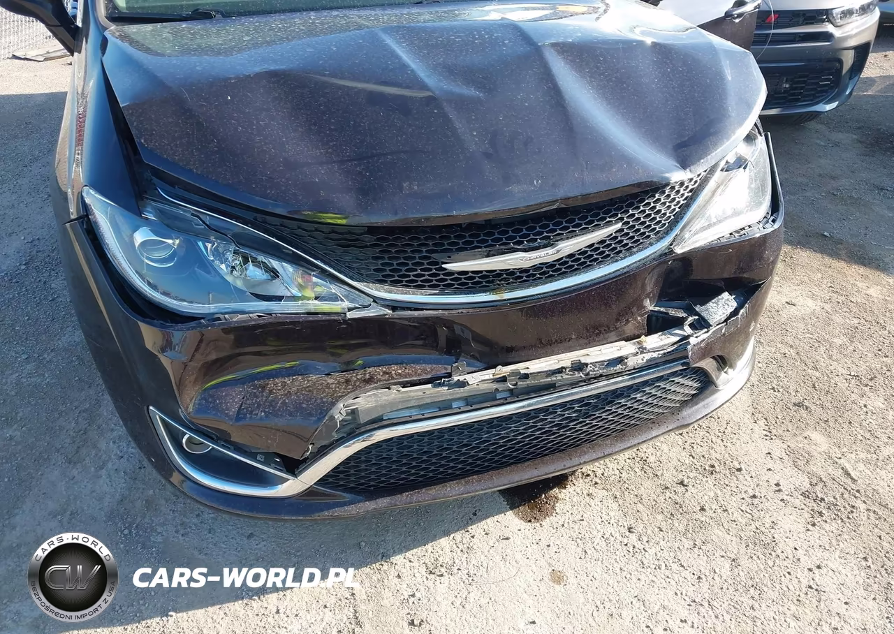 2017 Chrysler Pacifica Touring-L VIN:2C4RC1BG2HR644910 - 6