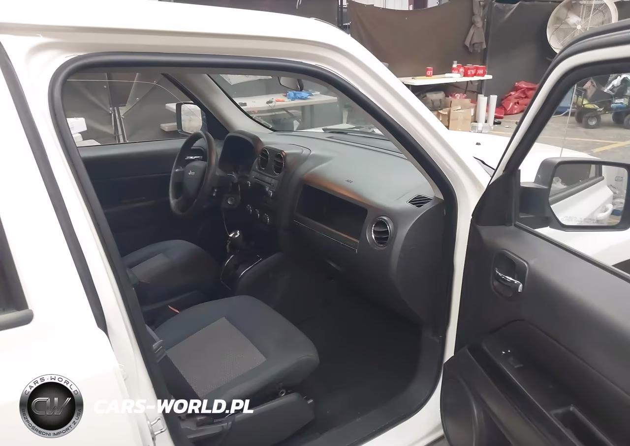 2010 Jeep Patriot Sport VIN:1J4NT2GB0AD617659 - 5