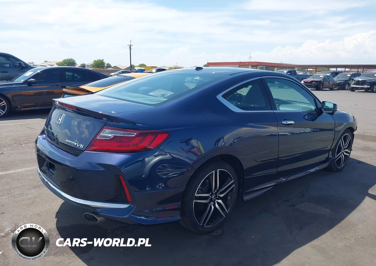 2017 Honda Accord Touring V6 VIN:1HGCT2B0XHA001144 - 4