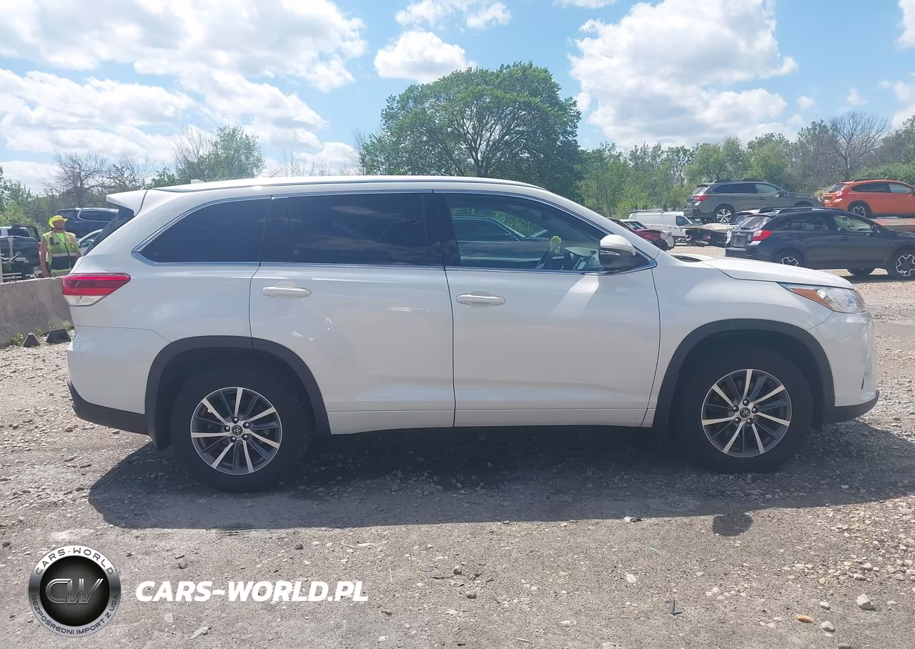 2017 Toyota Highlander Xle VIN:5TDJZRFH4HS521856 - 13
