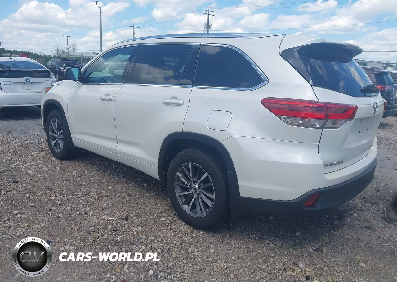2017 Toyota Highlander Xle VIN:5TDJZRFH4HS521856 - 3