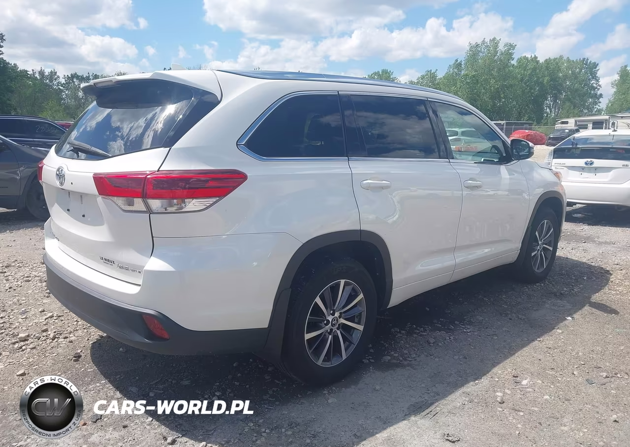 2017 Toyota Highlander Xle VIN:5TDJZRFH4HS521856 - 4