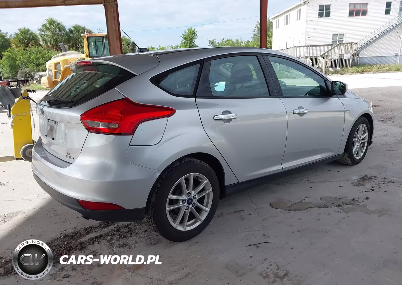 2016 Ford Focus Se VIN:1FADP3K28GL283498 - 4